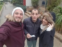 מתניה מלכה ז"ל עם גיסתו לימור ואחיו יקיר חיים (התמונה באדיבות המשפחה)