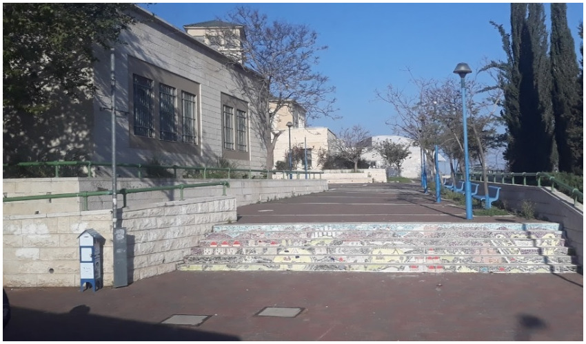 רחבת הכניסה למתנ"ס גוונים ברמת בית שמש (צילום: גוגל מפות)